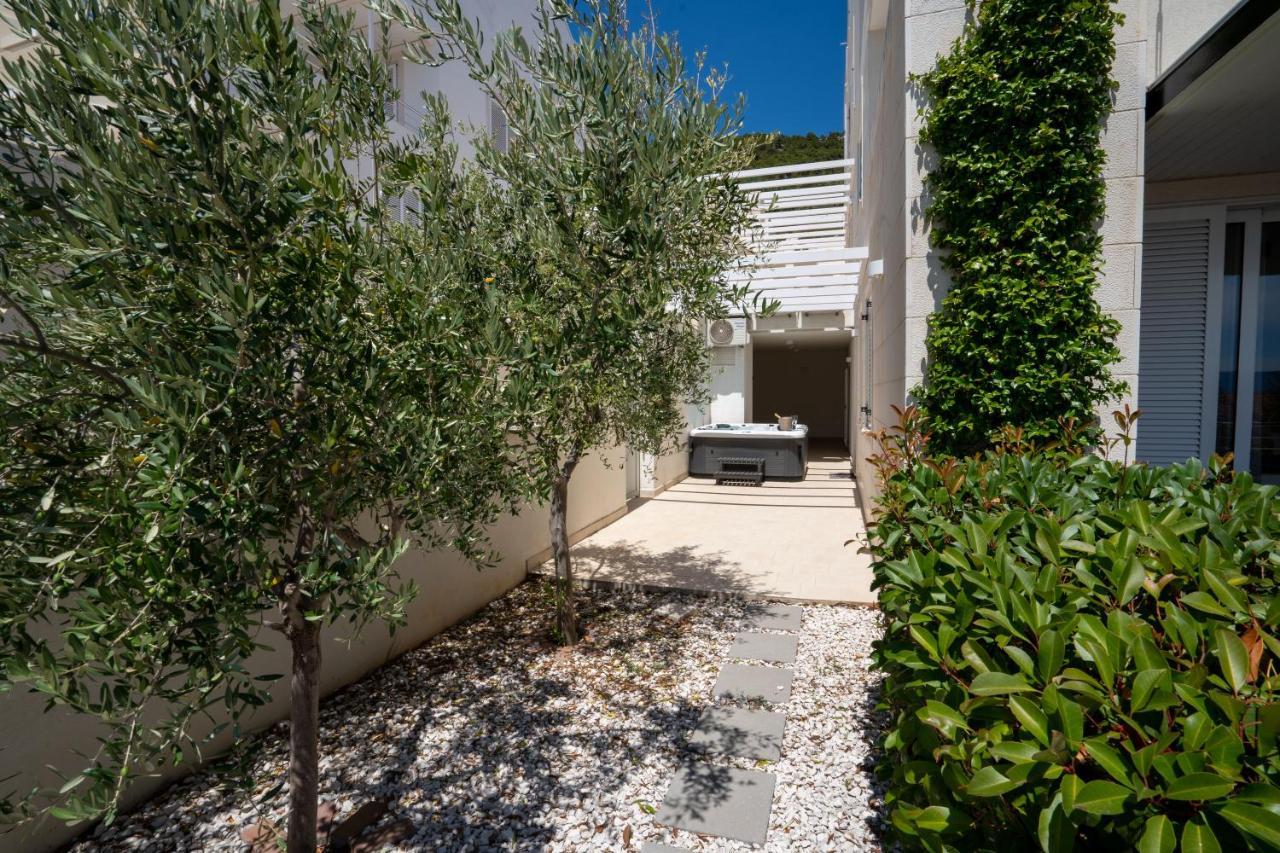 Apartments Villa Azzurra Bol Exterior photo