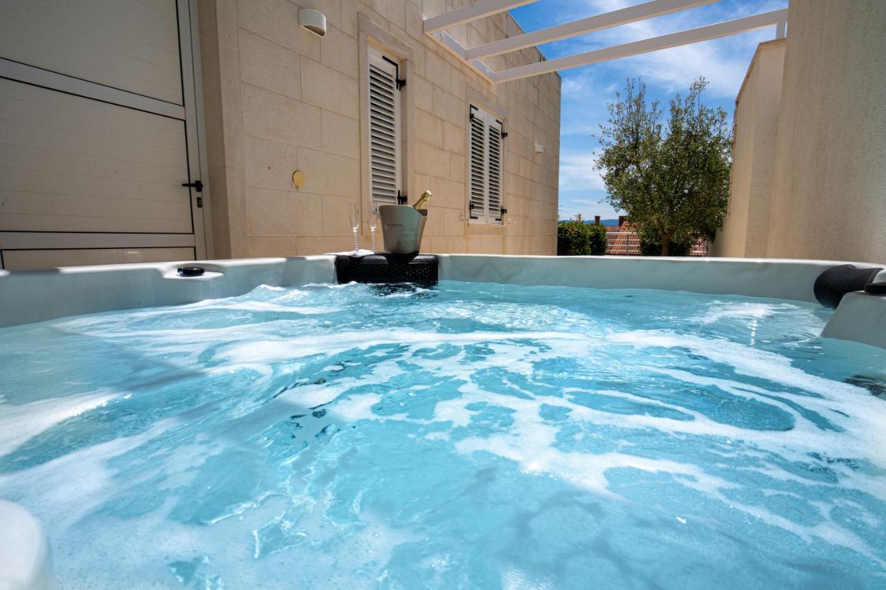 Apartments Villa Azzurra Bol Exterior photo