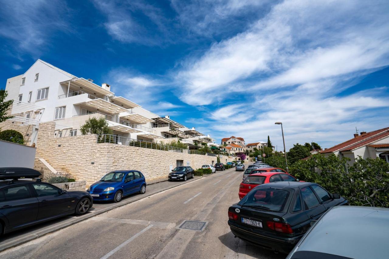 Apartments Villa Azzurra Bol Exterior photo
