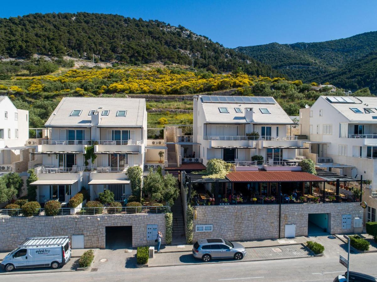 Apartments Villa Azzurra Bol Exterior photo