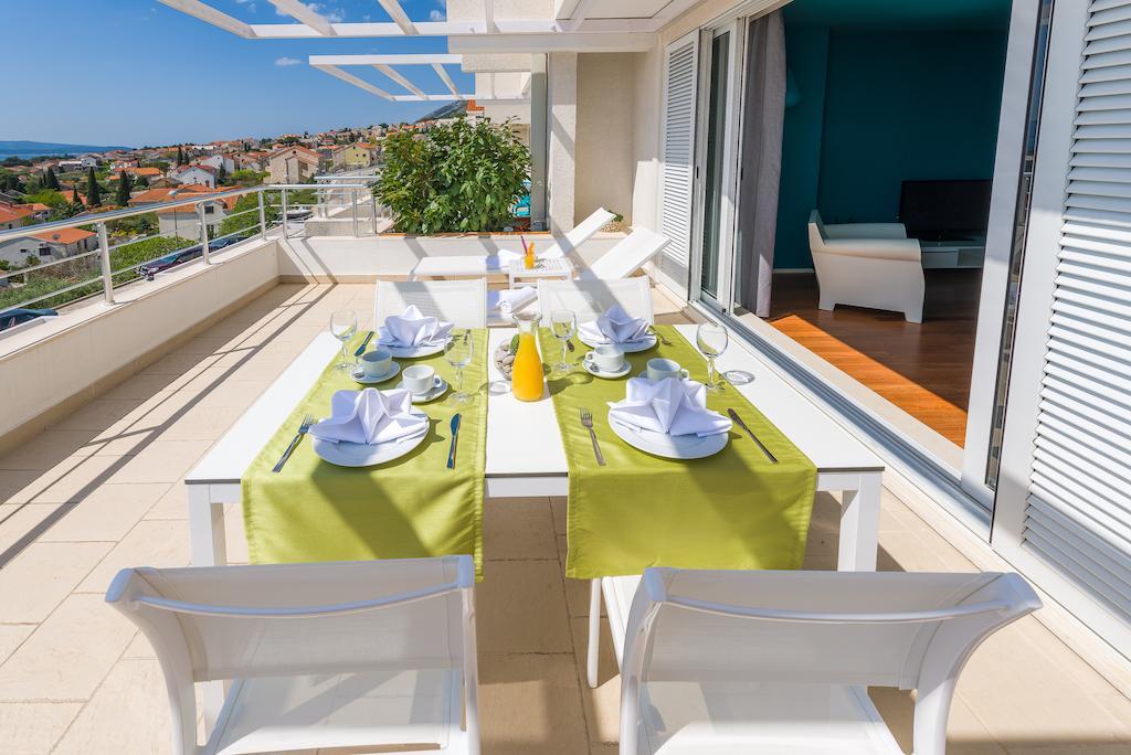 Apartments Villa Azzurra Bol Exterior photo